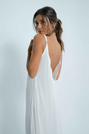 
            
                Load image into Gallery viewer, long open back dress in white and cotton from Back Cartel, the french brand specialized in backless dresses
            
        