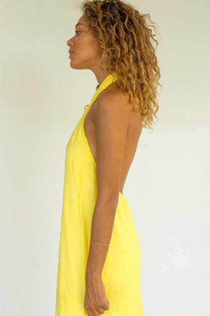 Maxi long dress in yellow. This bare back reveals your back how we like it