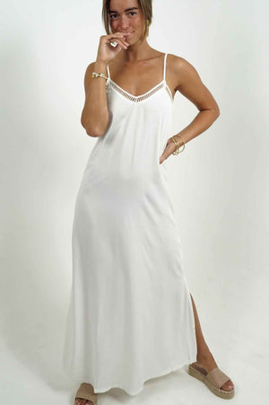 
            
                Charger l&amp;#39;image dans la galerie, Long white dress. With a beautiful bare back, adjustable with the straps. There are lace details on the neckline. An opening on the side.
            
        