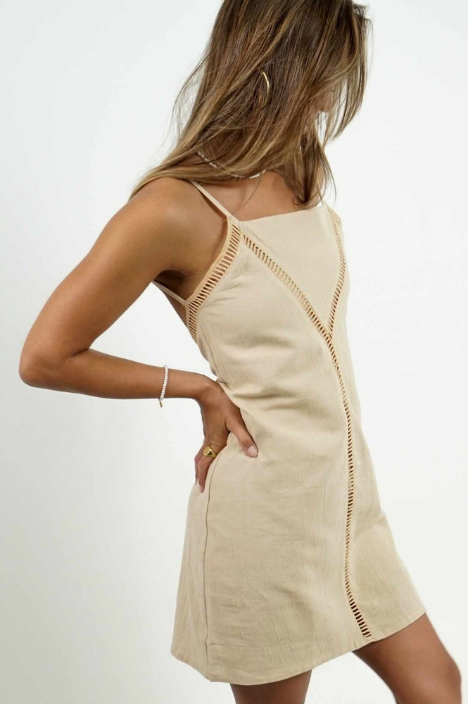 
            
                Load image into Gallery viewer, Short beige dress with bare back, made of 100% linen. With delicate details on the front.
            
        