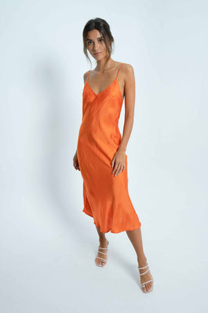 
            
                Load image into Gallery viewer, mid long dress in orange and satin fabrics. We love its discreet neckline and how it embraces the body.
            
        