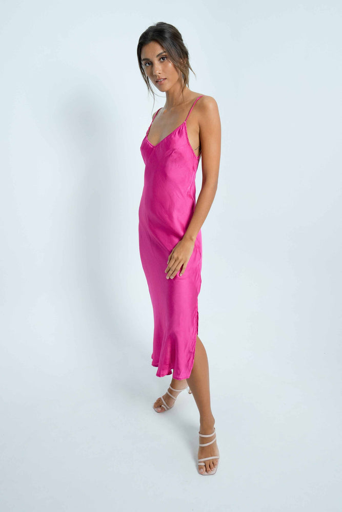 Mid long dress in pink and satin fabrics. Embrace your body with the Pacar dress by Back cartel, the french brand specialized in backless dresses.