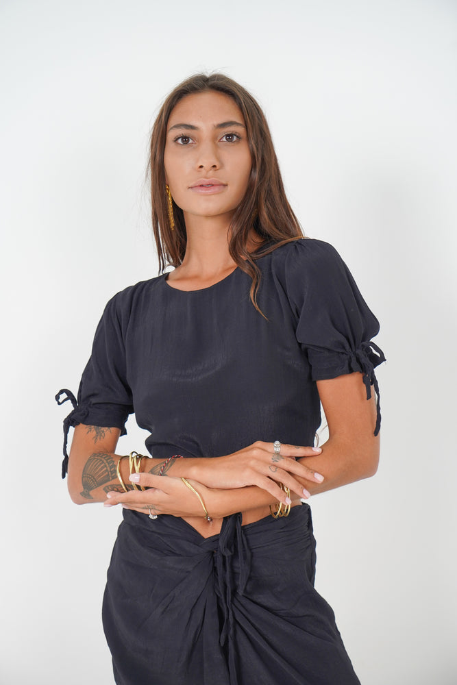 
            
                Load image into Gallery viewer, Puff sleeve black top jack by Back Cartel
            
        