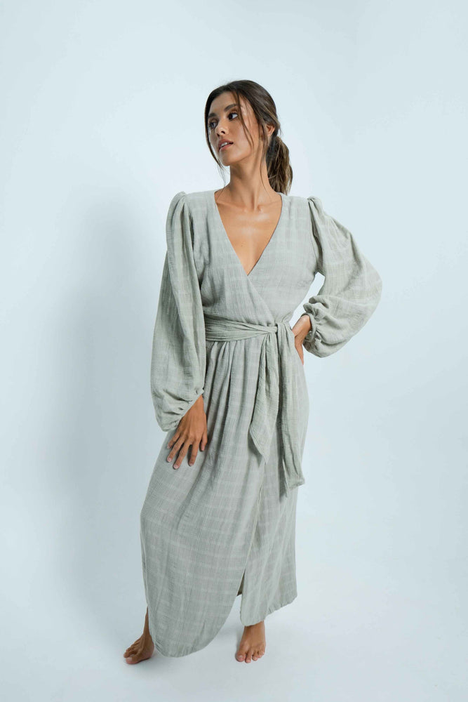 Long wrap dress with a cute neckline and square open back. The Kimi dress is perfect as a casual chic outfit. Dress is from Back Cartel, the French brand for all backless lovers.